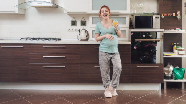 беременная дома