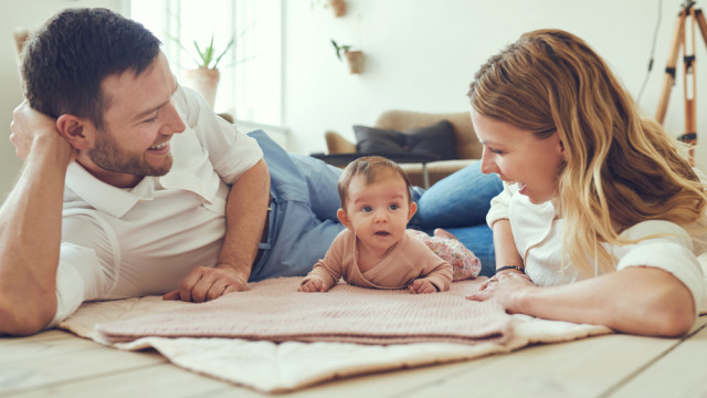 батьки з новонародженим