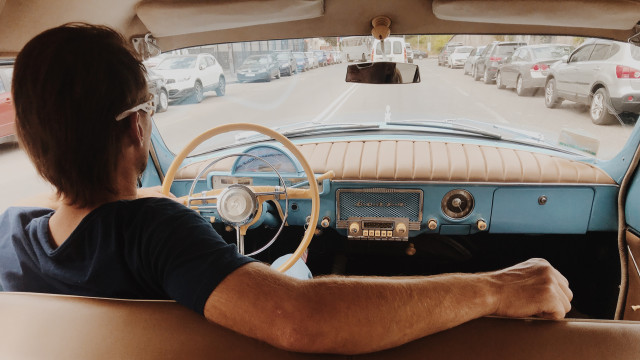 Навколо Європи до Малайзії на «блакитній мрії» із причепом: українська сім'я вирушає у подорож