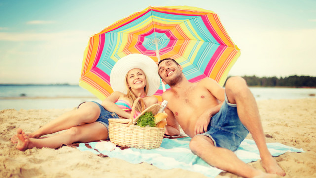 пара на пляжі