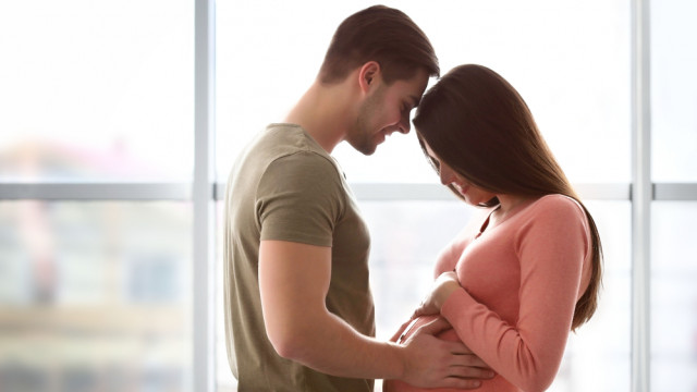 Беременная с мужем