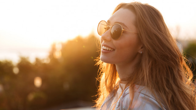 женщина счастлива