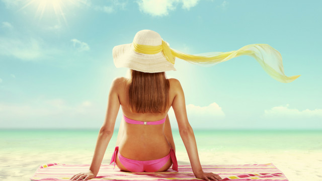 девушка на пляже отпуск