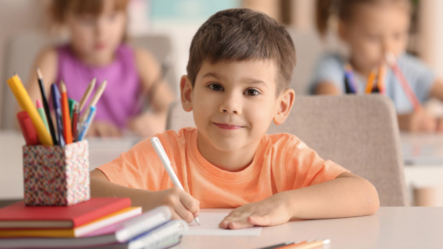 дитина вчиться