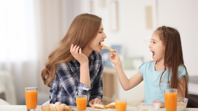 мама дочка завтрак