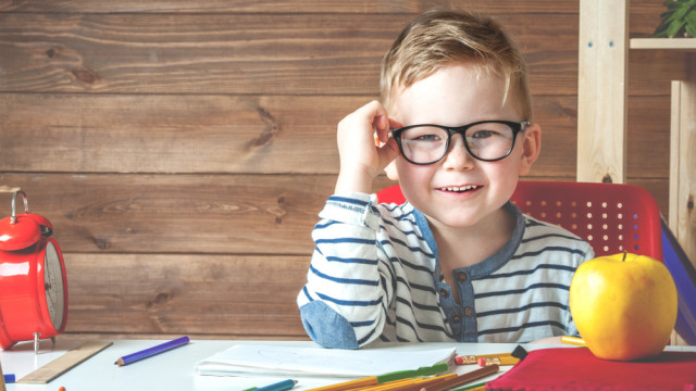 ребенок идет в школу