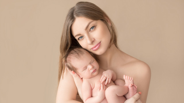 мама з новонародженим