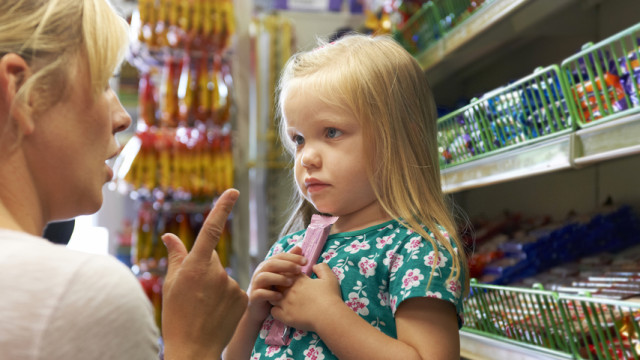 "Мама, я хочу!" Как отказывать ребенку правильно, чтобы не травмировать и не баловать