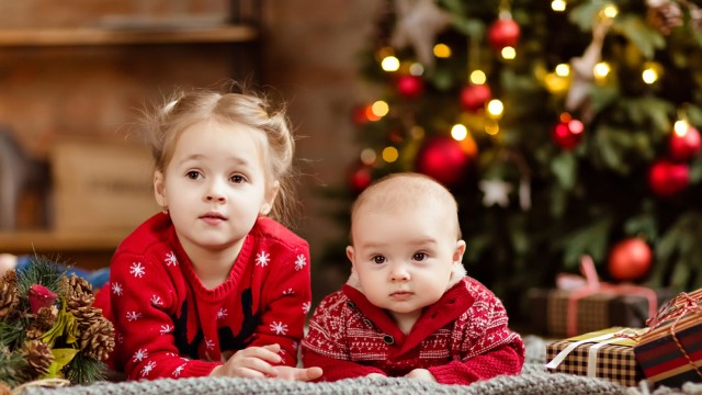 діти в светрах