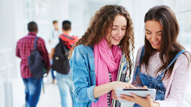 студенты подростки