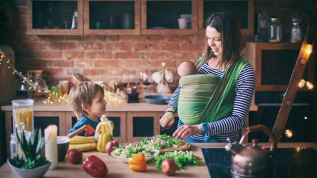 мама в слинге