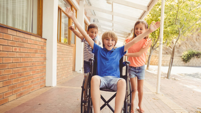 Люди с особенностями: 5 мультфильмов которые помогут объяснить детям сложные темы