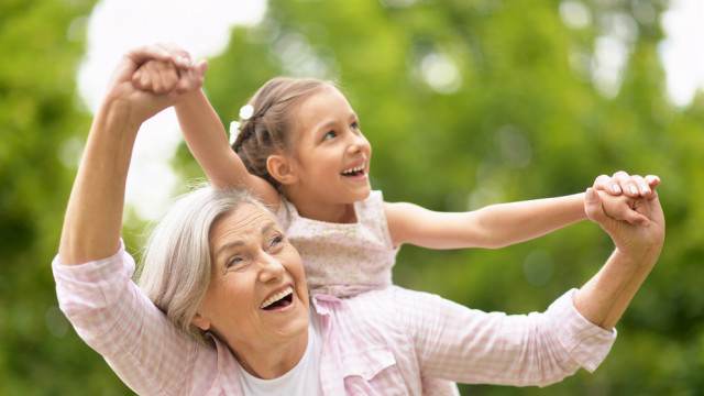 бабушка с внучкой
