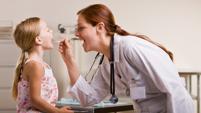 ребенок у врача