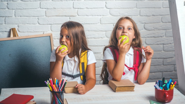 девочки в школе