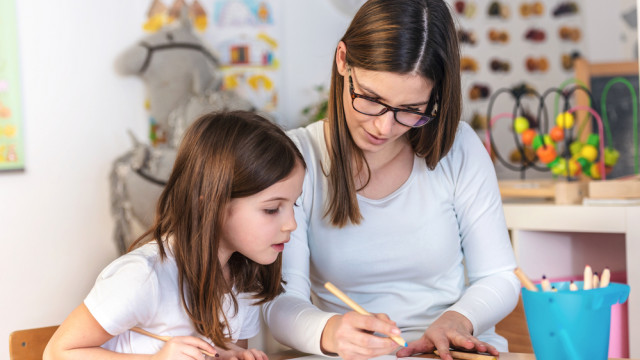 девочка с учительницей