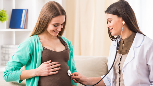 Беременная с врачом