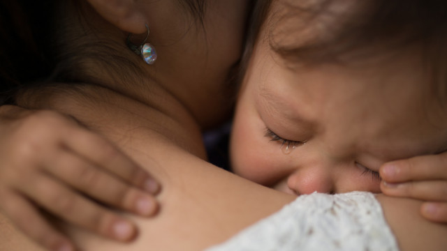 "Мамочка, не уходи!" - как помочь ребенку пережить разделение и разлуку. Ответы Гордона Ньюфелда