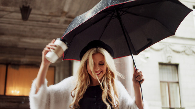 жінка осінь