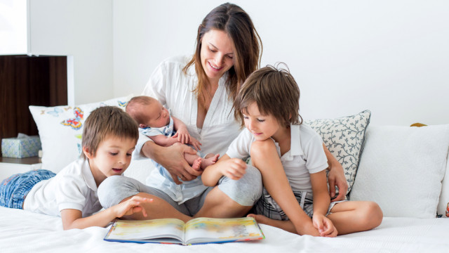 мама і 3 дітей