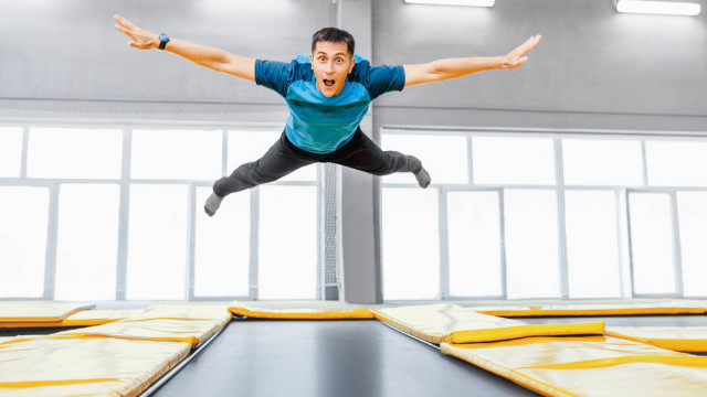 Вище хмар: емоційна розповідь про стрибки на батуті із професійним тренером