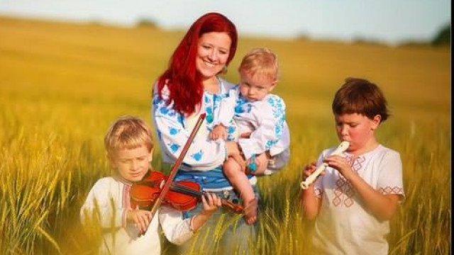 Юля Павлова і діти