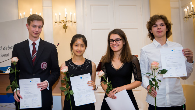 діти на дебатах