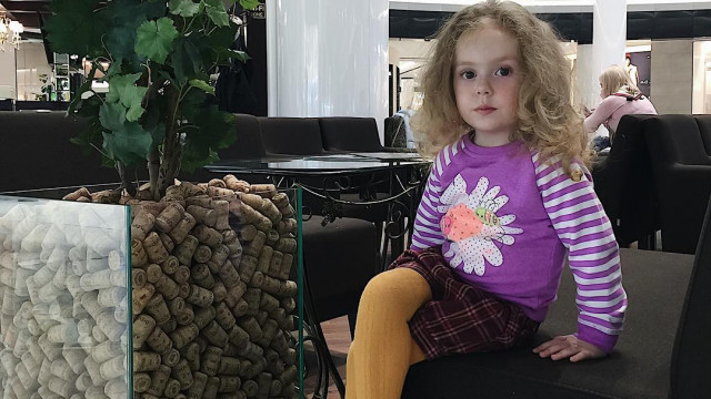 Елена Стронг