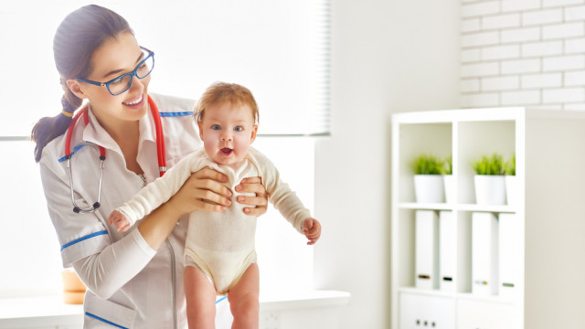 малыш у врача