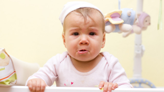 Ребенок плачет