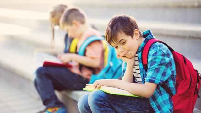школьник грустный