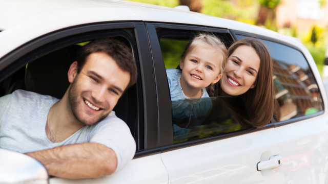 семья в машине