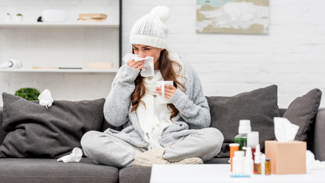 женщина болеет