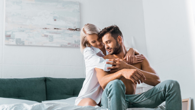 пара секс спальня