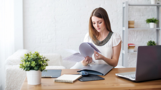 девушка на работе