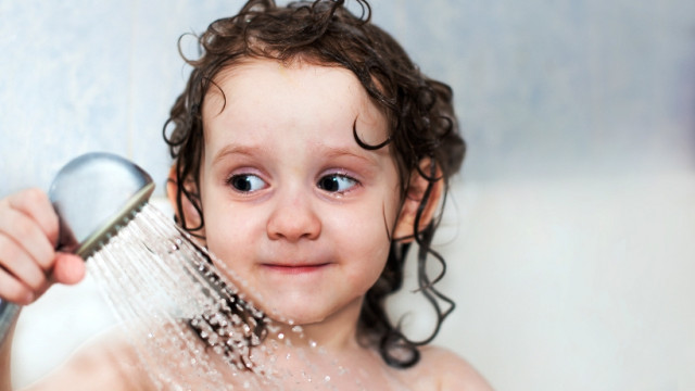 Как помыть голову малышу без лишних слез?