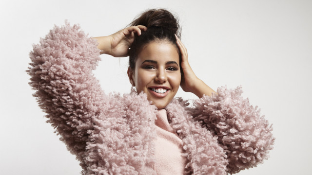 девушка в шубе