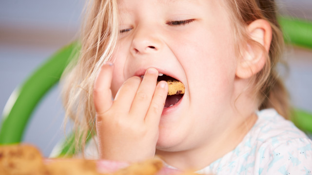 Ароматно, нежно, яблочно - легкий рецепт яблочного  печенья для выходного дня