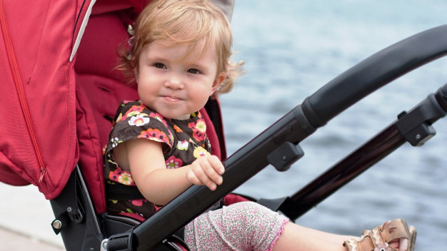 Ребенок научился ходить: когда отказаться от коляски?