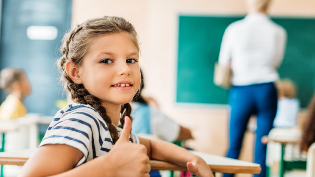 девочка в классе