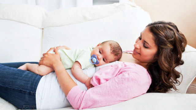 Раннее материнство учебе не помеха: опыт американских школ