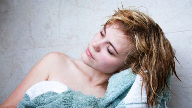 Снег в твоей голове: причины и способы лечения перхоти — рассказыает врач-дерматовенеролог