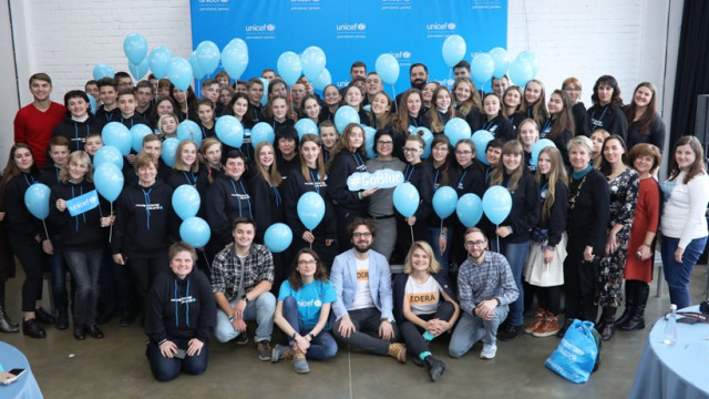 В честь Всемирного дня детей в Киеве  подсветили высотки и  огласили Манифест