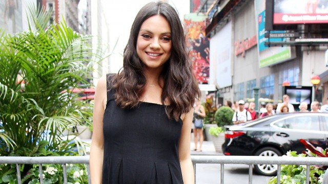 Звездная мама Мила Кунис