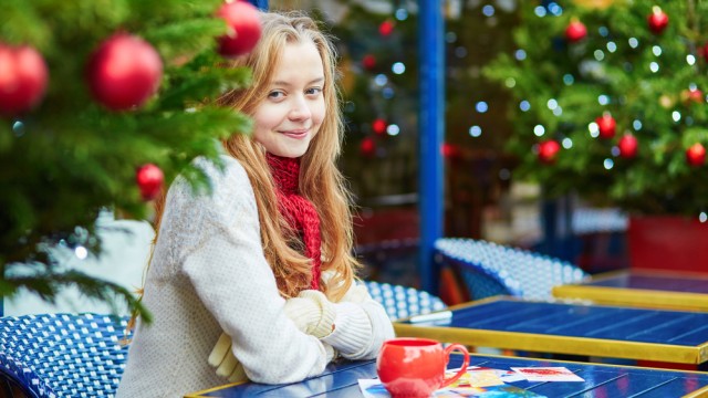 Девушка в кафе