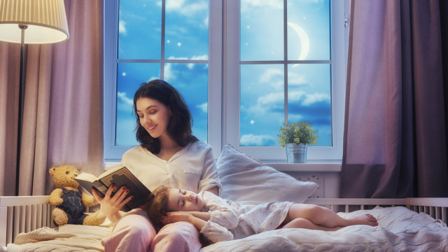 мама читает перед сном