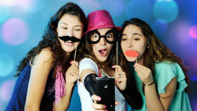 Треба грати: новий варіант гри «Guess who?” про видатних жінок світу