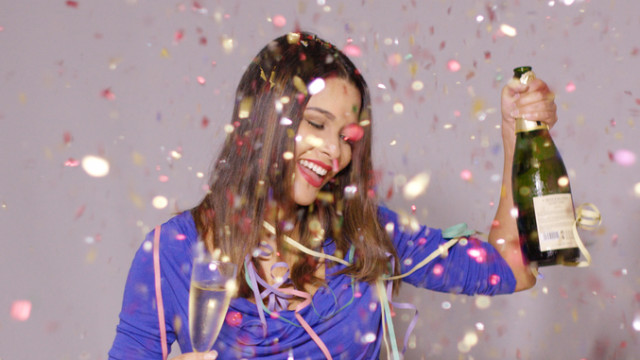 девушка с шампанским новый год