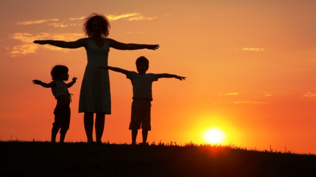 Жизнь всегда сильнее смерти: мама-писательница о том, как говорить  с ребенком на сложные темы