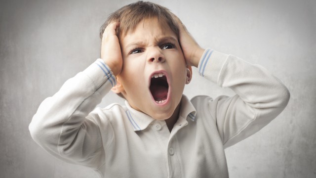 Ребенок кричит